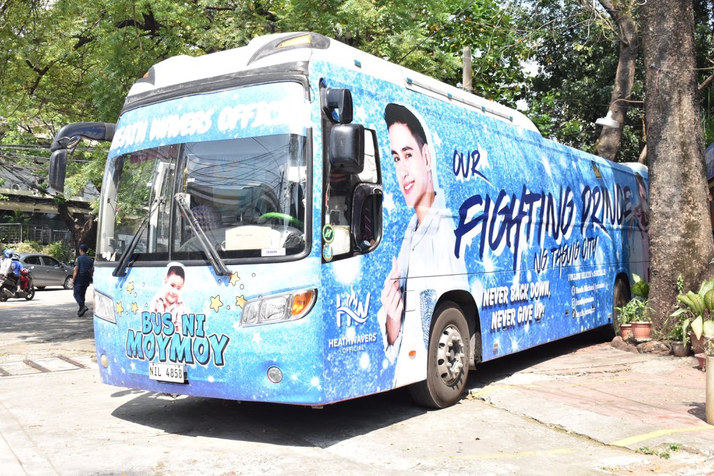 HeathWaversOFC's tweet photo. The energy is electric! 

The Bus ni Moymoy has officially landed at Crossroads Center, and seeing this sea of Blue is absolutely breathtaking! The wave has arrived, and we are louder and prouder than ever for our Big Winner.

The Road to the Big Night ends here—let’s bring that crown home! 

HEATH NATIONS BIGWINNER
#HeathForTheCrown