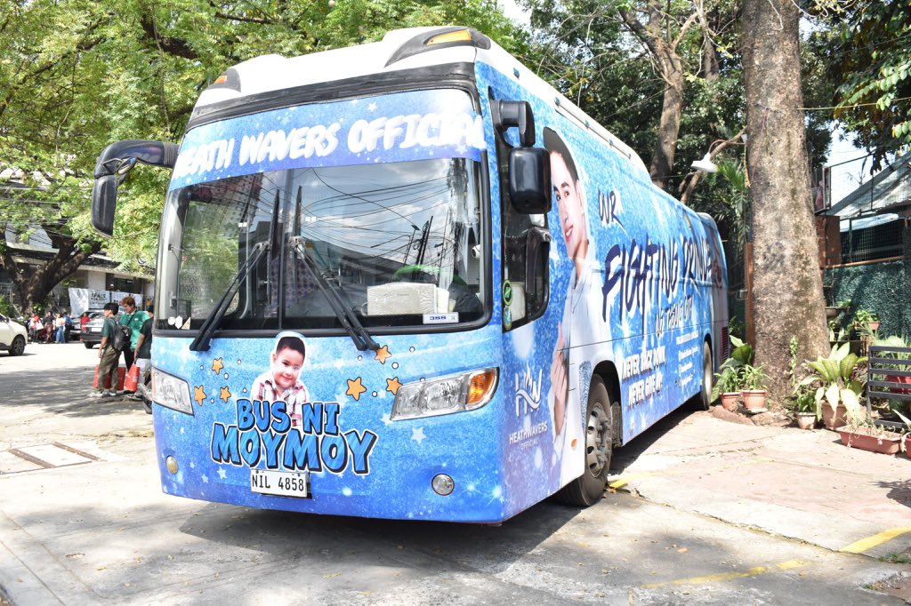 HeathWaversOFC's tweet photo. The energy is electric! 

The Bus ni Moymoy has officially landed at Crossroads Center, and seeing this sea of Blue is absolutely breathtaking! The wave has arrived, and we are louder and prouder than ever for our Big Winner.

The Road to the Big Night ends here—let’s bring that crown home! 

HEATH NATIONS BIGWINNER
#HeathForTheCrown