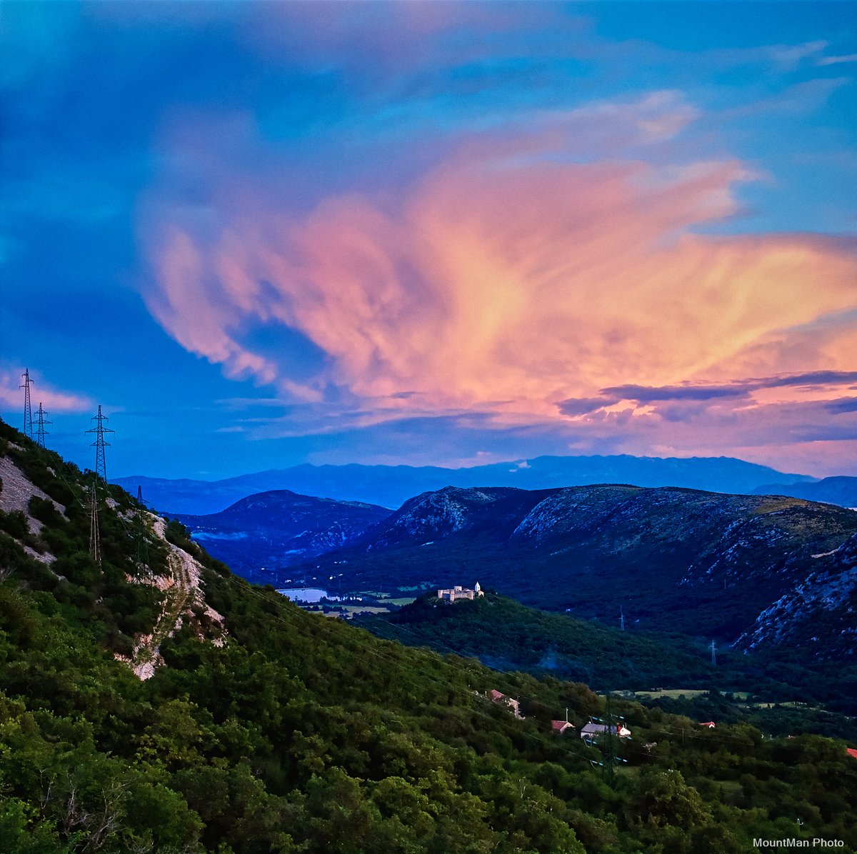StjepanStimac's tweet photo. Boje zalaska nad Vinodolom, Drivenikom, Tribljom ...
#vinodol #drivenik #tribalj #zalazak #photography https://t.co/cMWgML7dKC