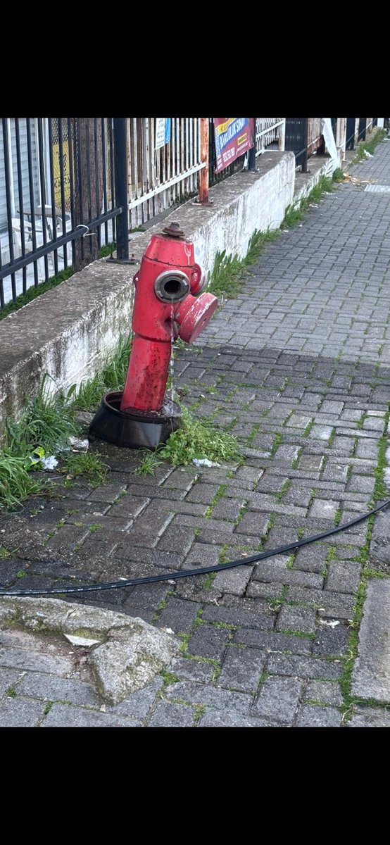 Buca koop mah. 1403 ile 1406 sokak kesişim, Ümit Başaran ilkokulu yanı  su kaçağı <a href="/izsugm/">İZSU Genel Müdürlüğü</a> <a href="/izmirhim/">İzmir HİM</a>