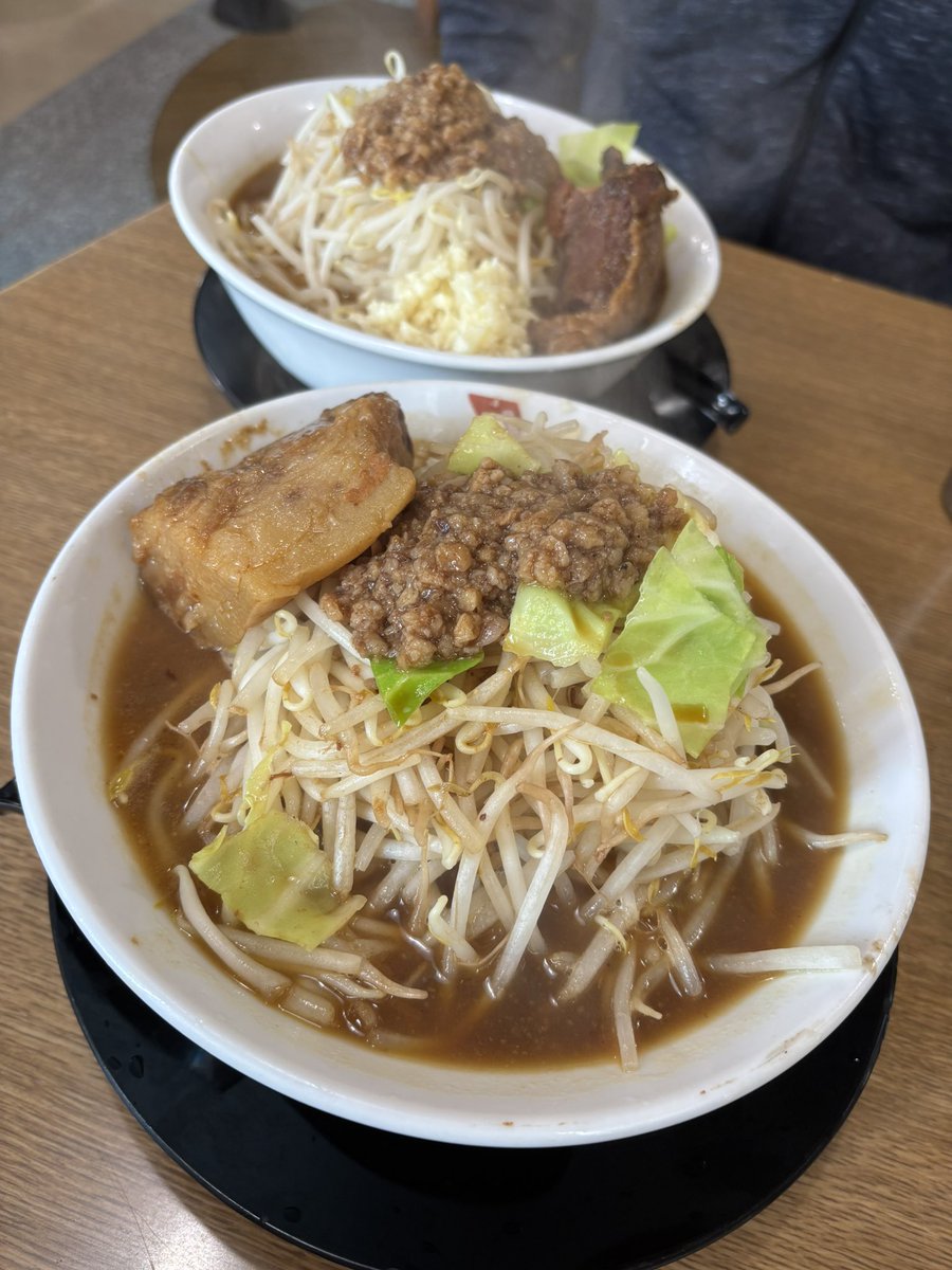 ArkReiko's tweet photo. 休日のラーメン🍜
そして、家族が並んで買ってくれた美松のシュークリーム😉 https://t.co/GC6n9p1TFp