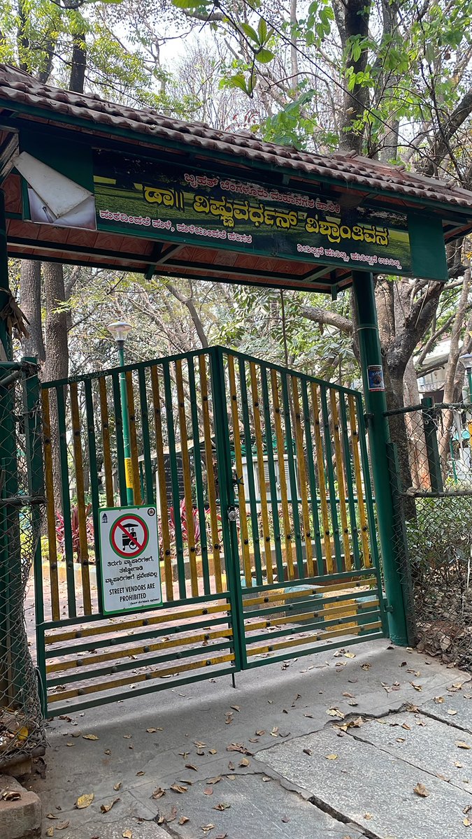 SumanthLingappa's tweet photo. Dr. Vishnuvardhan BBMP park in Jayanagar T block , 28th main road is closed in the afternoon. 

I tried contacting these numbers, but no one picked up. 

Whom I can contact for this?

@Tejasvi_Surya @NammaJayanagar https://t.co/kMccx6I668
