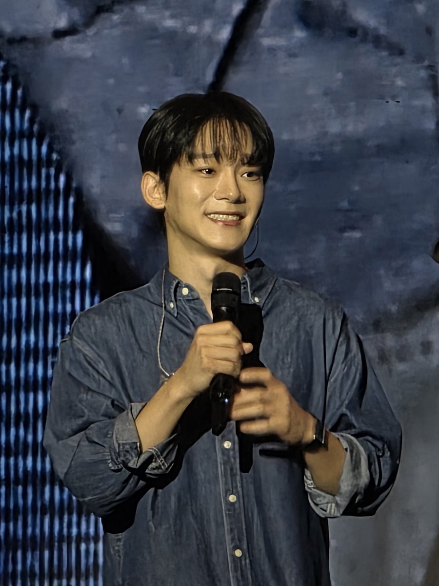 soonDAElion21's tweet photo. kim jongdae fits in manila OMG! 😭
#ArcadiaMANILA 
#CHEN_ArcadiaTour
@CHEN_INB100 https://t.co/1GPGkR7OKw