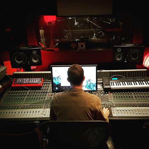 Garyismyhero's tweet image. Haha... #alwaysworking #flashback #lookatus @GaryBarlow #throwback #FBmemories #studio 

#9yearsvs2yearsago 
x.com/i/status/83664… / #wecantfindthetweet facebook.com/share/p/1CW877…