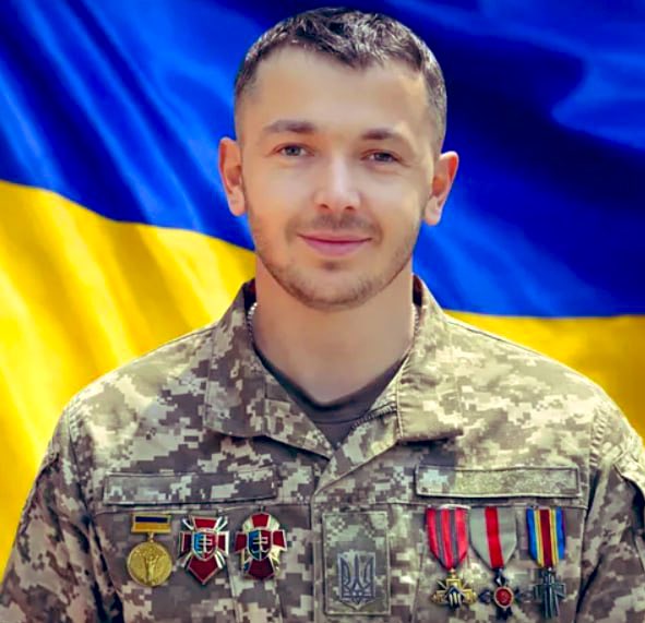 volodarskijo's tweet photo. "Боровся за майбутнє синочка":на війні загинув Герой з Прикарпаття
17 лютого 2026 року на Добропільському напрямку Донецької області загинув молодший сержант Володимир Гунчак із Прикарпаття.Воїн виконував бойове завдання та загинув унаслідок влучання ворожого дрона.Вічна памʼять! https://t.co/1VE0SWh0L7