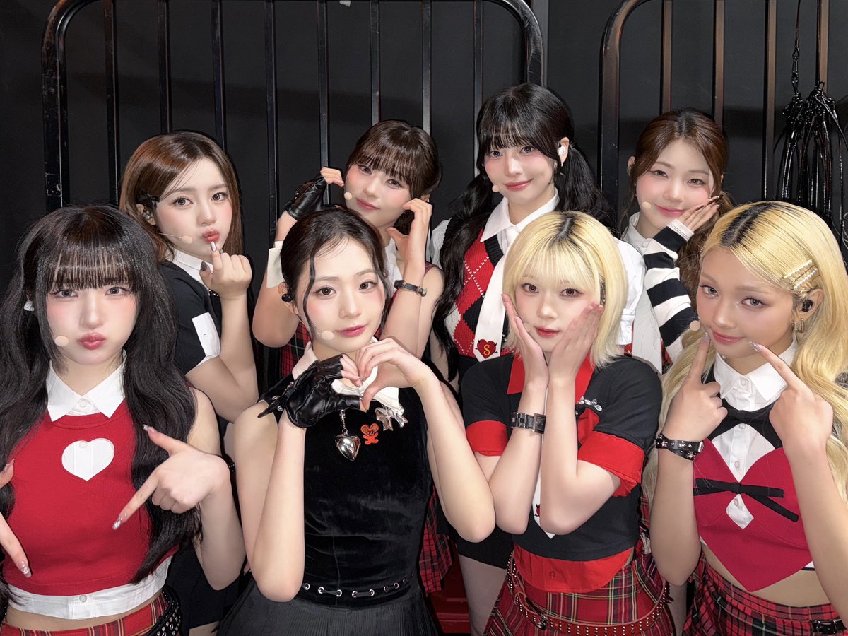 UNIS_offcl's tweet photo. [📸] 260227 2026 UNIS 1ST TOUR : Ever Last in Los Angeles 완료🖤

무대가 엡떠들의 에너지로 가득해서 마지막까지 신나게 즐겼어요😆 유니스의 첫 번째 투어를 행복하게 만들어 줘서 정말 고마워요♡(˃͈ ˂͈ )

#UNIS #유니스 https://t.co/7fthqQlAG1