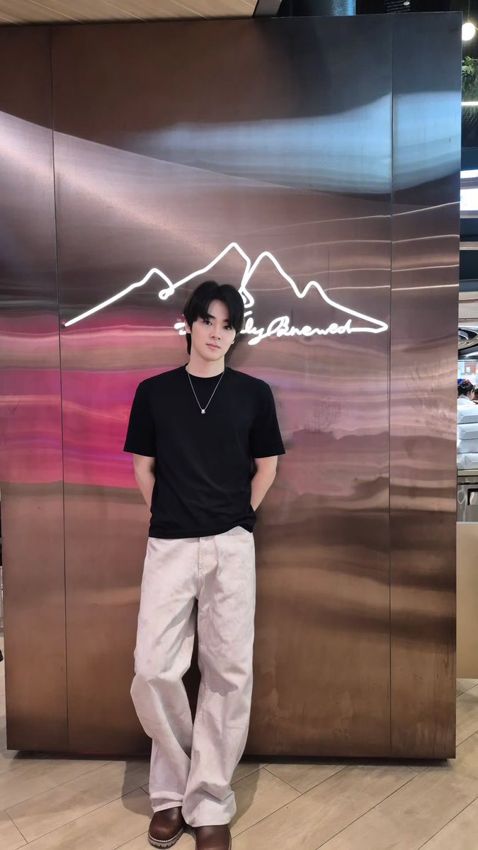 Bommu__Official's tweet photo. 🌻𝑺𝒕𝒐𝒓𝒊𝒆𝒔 𝑼𝒑𝒅𝒂𝒕𝒆🦁

สุบหล่อของเราวันนี้หล่อมากกก คิดถึงจังเล้ยยยย 😚💕✨

🔗 https://t.co/UyGqc4hR7n

#Bommu #ชาวมุ @bomm_u https://t.co/06j7U9LEnC