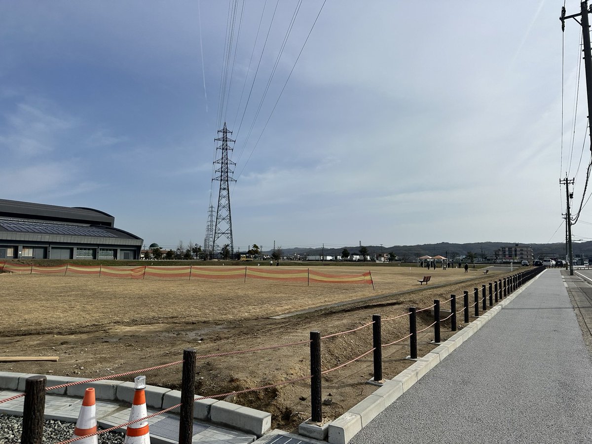 【3.1 決起集会のお知らせ】
明日の讃岐戦にて決起集会を行います。
時間：12時25分頃　
場所：場外バック側道路沿い芝生広場

昨シーズンと時間場所が異なりますのでお気をつけください。
#zweigen