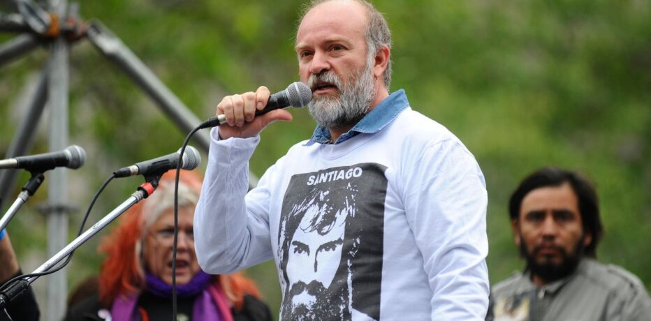 Devolvé la plata Sergio. Antes de hacerte el revolucionario devuelvan el subsidio que recibieron por parte del Kirchnerismo y la guita que hicieron a costillas de tu hermano.