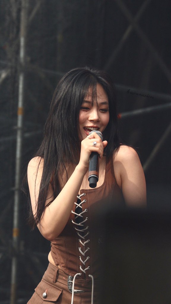 <a href="/oueijja/">Sweetest Clamor, Wylder🦖</a> <a href="/SweetestRoar/">🦕 rOaRRrrr 🦕</a> <a href="/SubRoarest/">Sub-Roar!</a> "Engga kerasa ya.. Akhirnya selesai juga deh kita."

"Terima kasih ya untuk speechnya, Clamor dan Echodama! Jujur sedih banget, tapi gue tuh ga bisa ngungkapin perasaan jadi bingung deh mau gimana." Lanjutnya.

Alih-alih kembali bersedih, Ashley justru tersenyum manis.