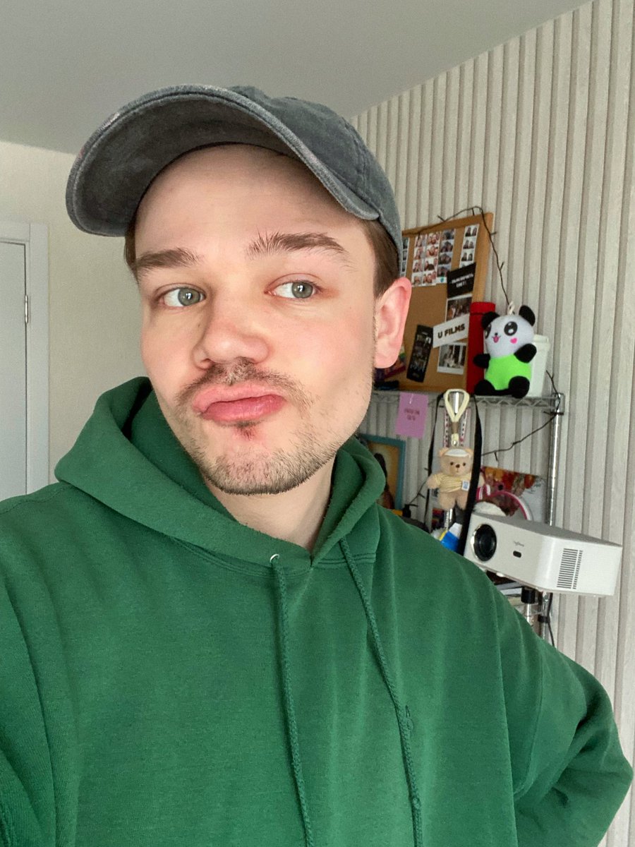 хапуга tweet media