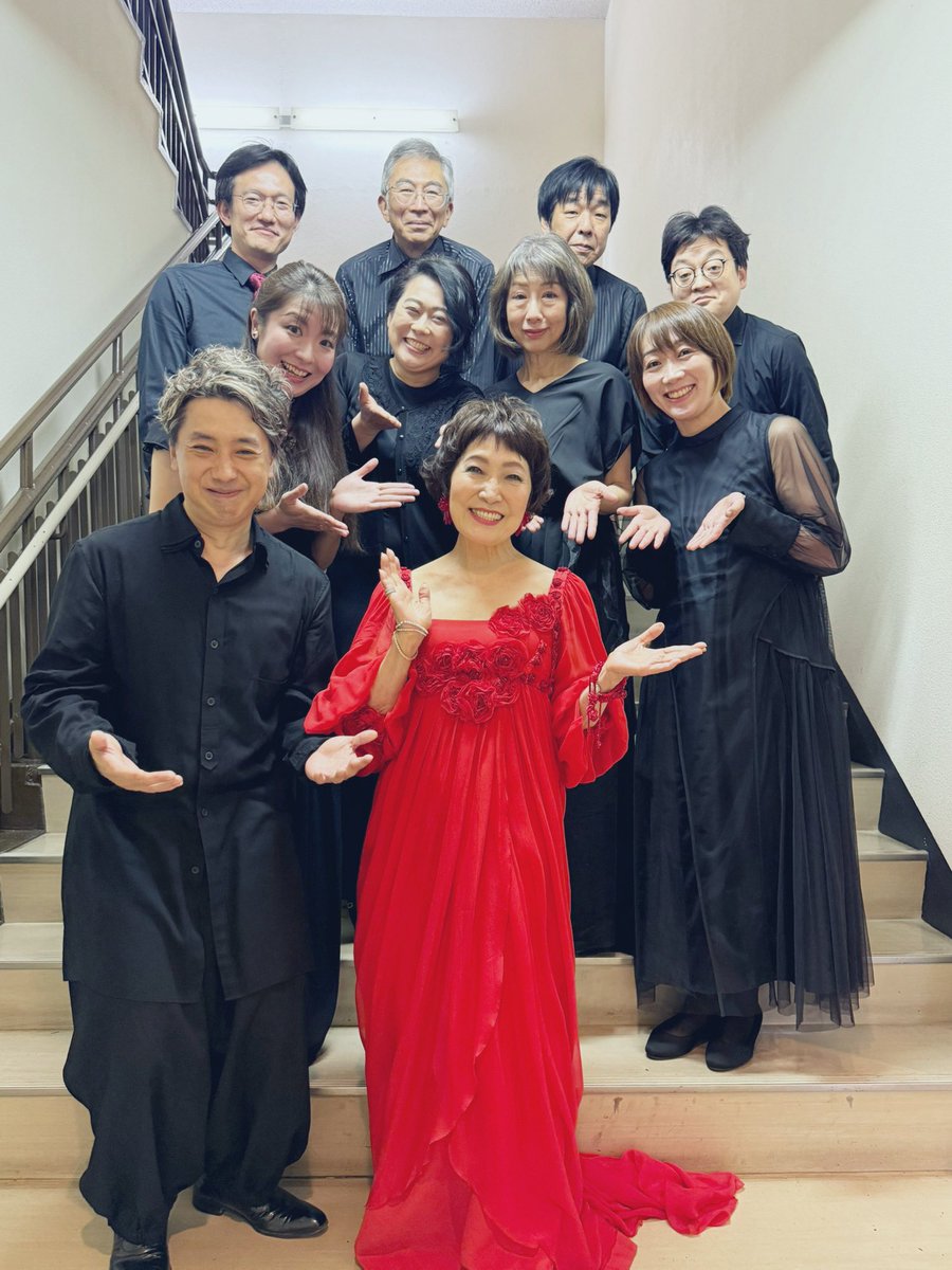 【#森山良子 with東京室内管弦楽団プレミアムコンサートin徳島】
終演しました！
終演後に素敵なピアノを演奏してくださいました #中島剛 さんも交えてお写真をいただきました！
皆様本当にありがとうございました😊
また徳島の地に戻ってこれるように引き続き頑張ります🔥
#東京室内管弦楽団
#東室