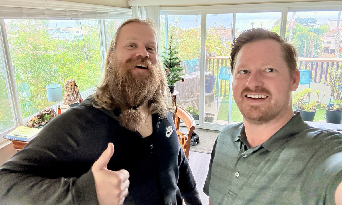Reunited with Jeff in Pacific Beach, San Diego 🌴🏖️ LA 16 yrs ago, Panama City 2015, Tulum 2020, now 2026—every ~5 yrs the stars align. Same great guy, always on to the next adventure.
#PacificBeach #Reunion #SanDiego #OldFriends