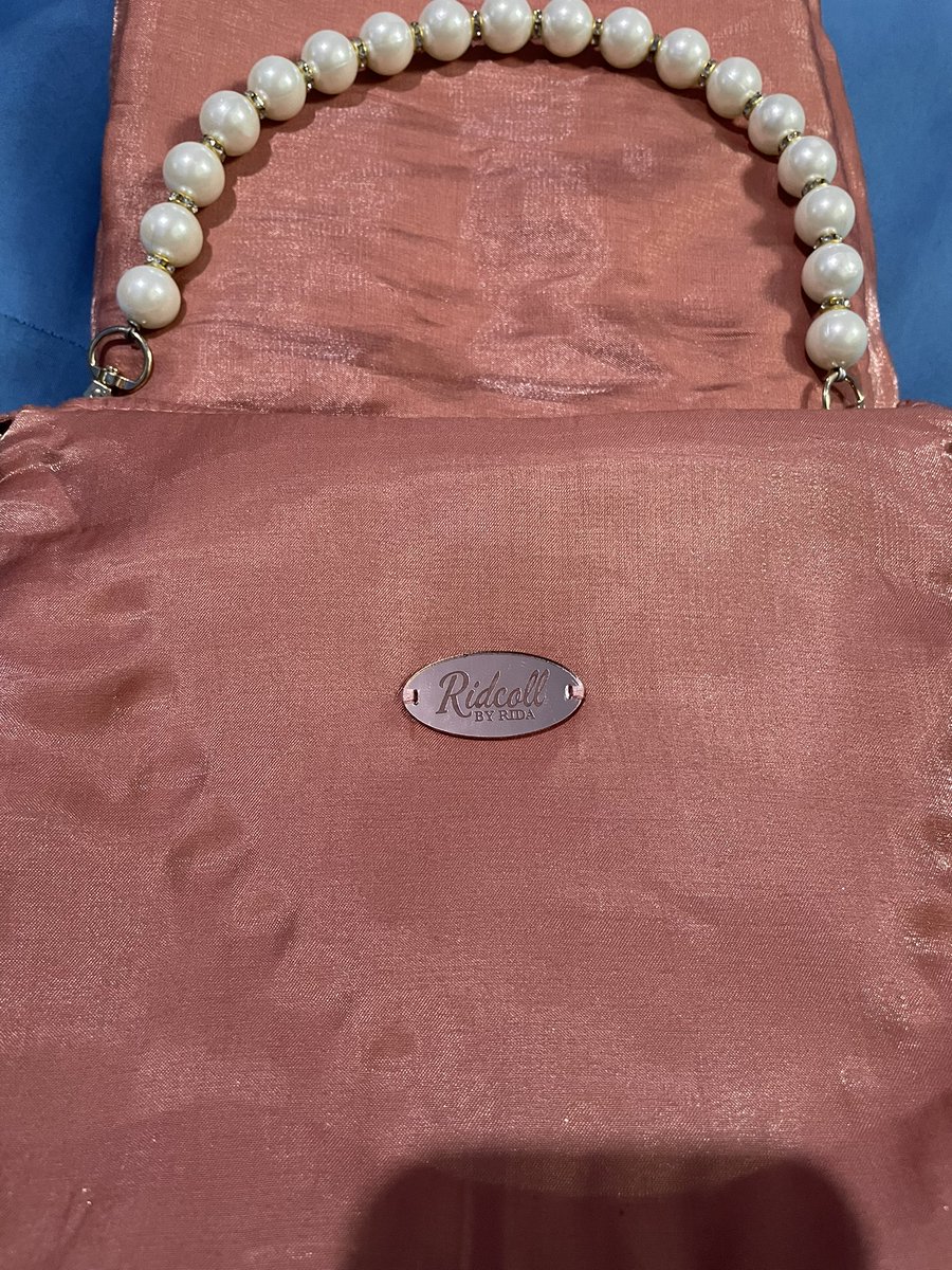 Alhamdulillah mukena cantiknya sudah mendarat kak <a href="/aewin86/">Ewing 🎧</a>  terimakasih, berkah barokah aamiin YRA 🤲🏻🙏🏻 
Mau langsung dipakai untuk tarawih, warnaanya cantik, bahanya lembut halus enak dan nyaman dipakai shalat , alhamdulillah mukena dari Ridcoll by Rida ini the best 😍💖