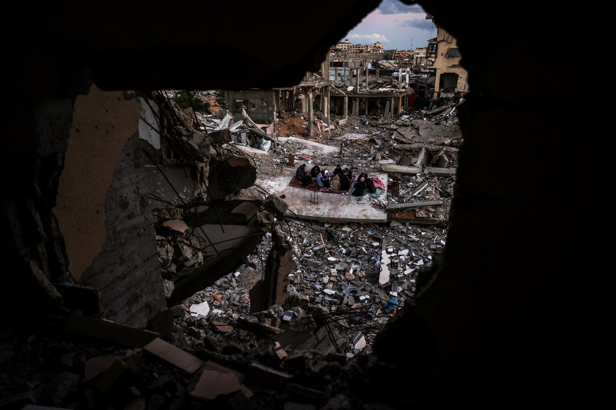 İsrail saldırısında evleri yıkılan Gazzeli aile ramazanı buruk karşılıyor...