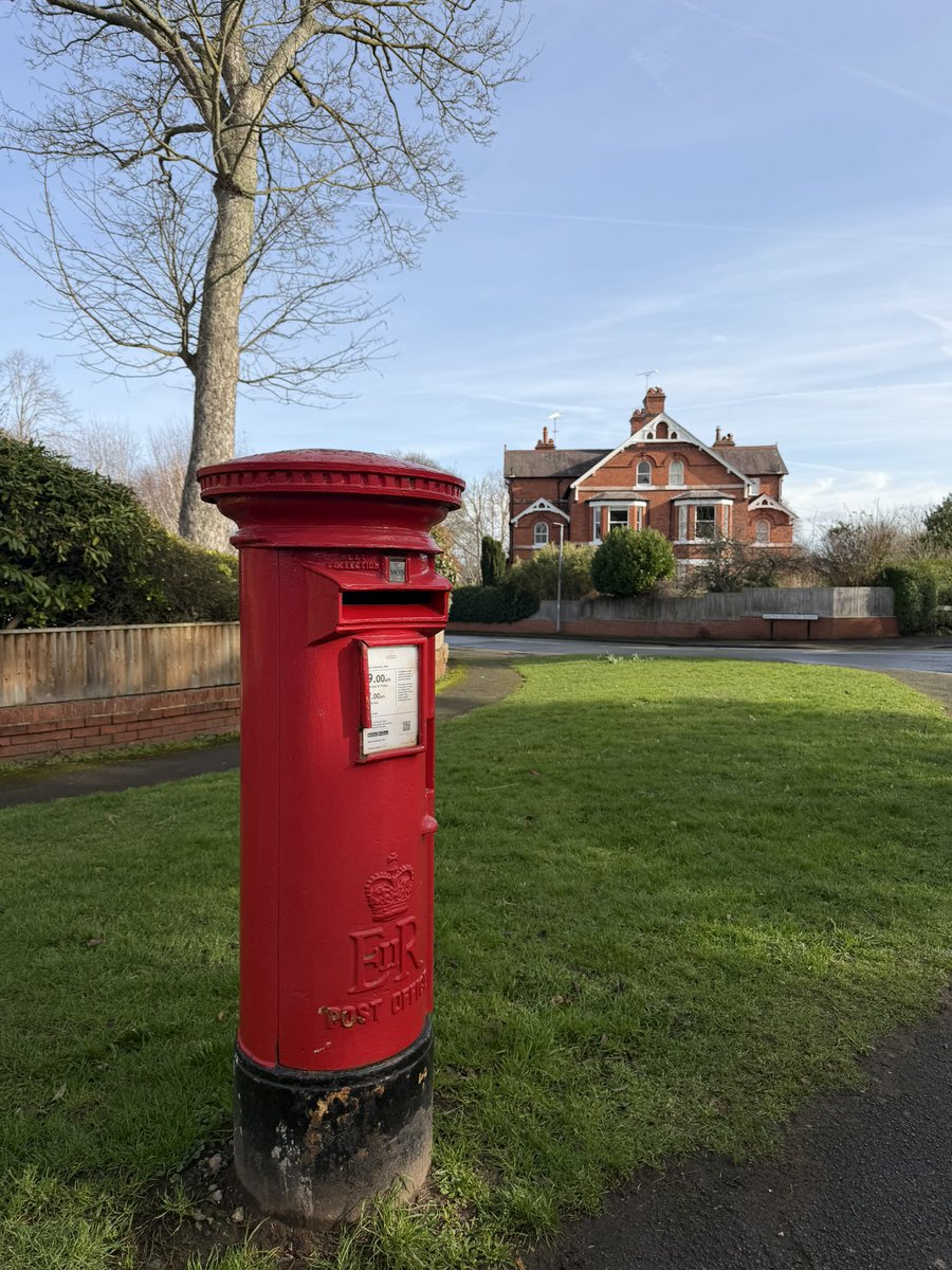 ER Pillarbox in #chester #postboxsaturday 📮