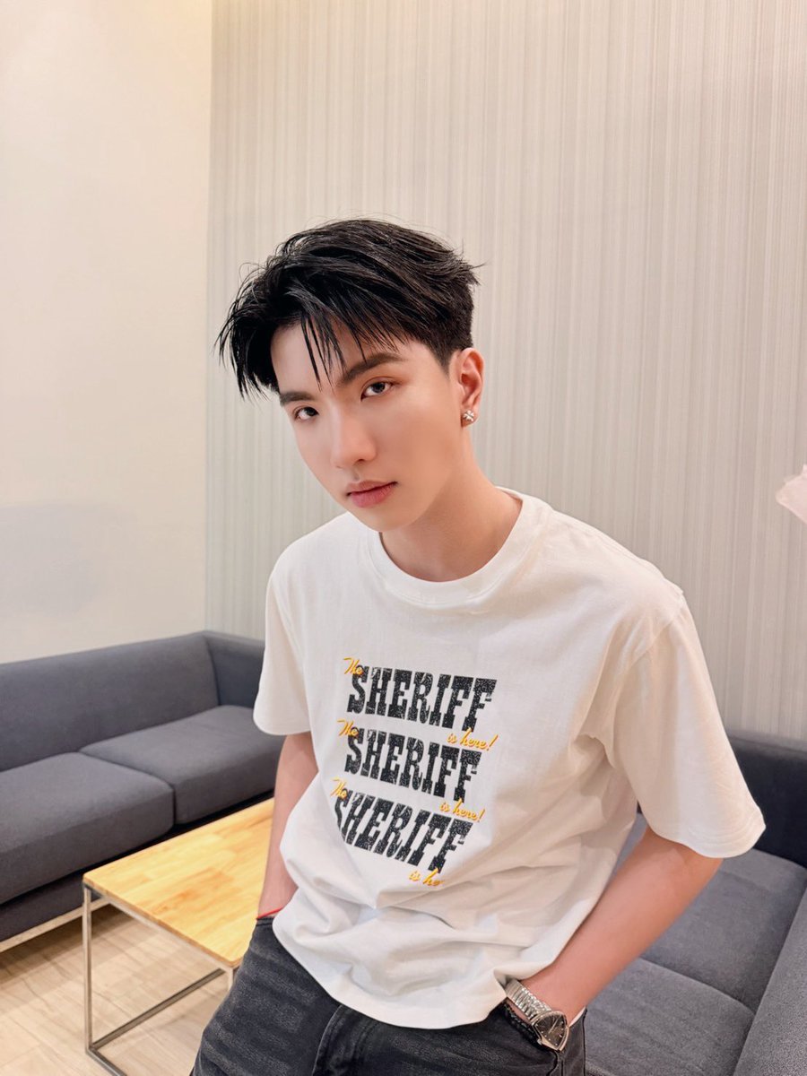 KEEN at ROBINSON ช้อปสนุก ลดสนั่น BY NIYOMJENS 

#RBSNiyomJeansXKeen
📍 เซ็นทรัล เชียงราย

#CLO_VER
#RISERMUSIC