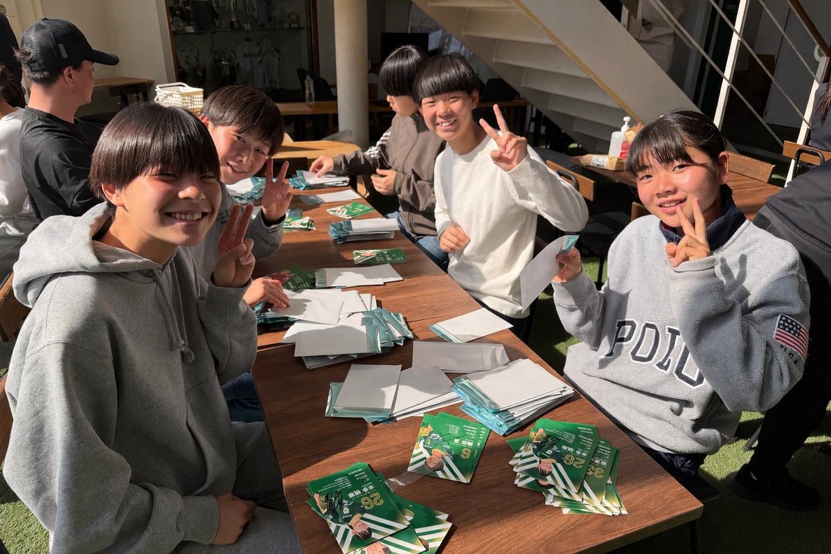 明日の試合の来場者プレゼント🎁 直筆サイン入りポストカードの準備を