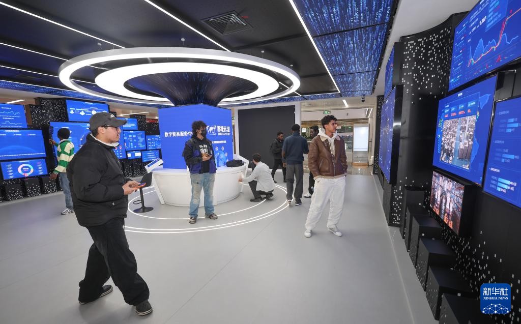 yuxiaoyu1757550's tweet image. “世界超市”义乌市场2月21日新春开市，喜迎全球客商
Yiwu Market, the "World Supermarket," reopened on Feb 21, welcoming global buyers. #Reopening