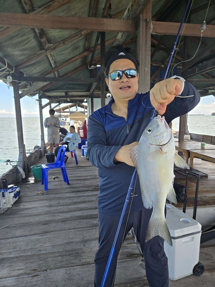 Today is the Sabbath that God has granted only to humans. Today, we came fishing on Kosichang Island off the coast of Siracha City, Thailand. Today, we give thanks to God's grace for granting us great things. I can spend tonight with a bountiful omakase.