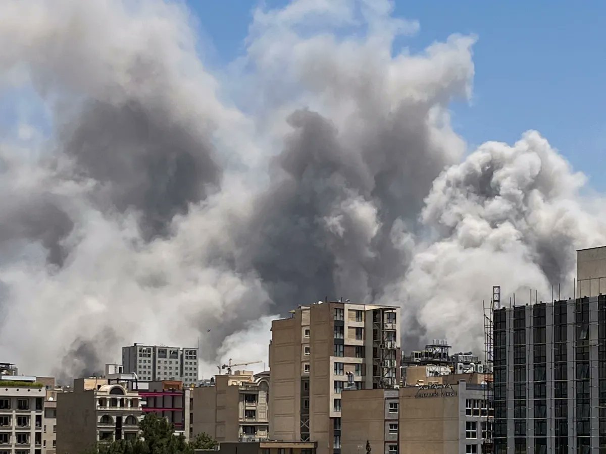 🚨 BREAKING NEWS: US–ISRAELI STRIKES ON IRAN,  MASSIVE MILITARY ESCALATION UNDERWAY

🔹Coordinated strikes launched by Israel and the United States on multiple targets across Iran in what Israeli authorities describe as a pre-emptive military attack. 

🔹Dozens of strikes