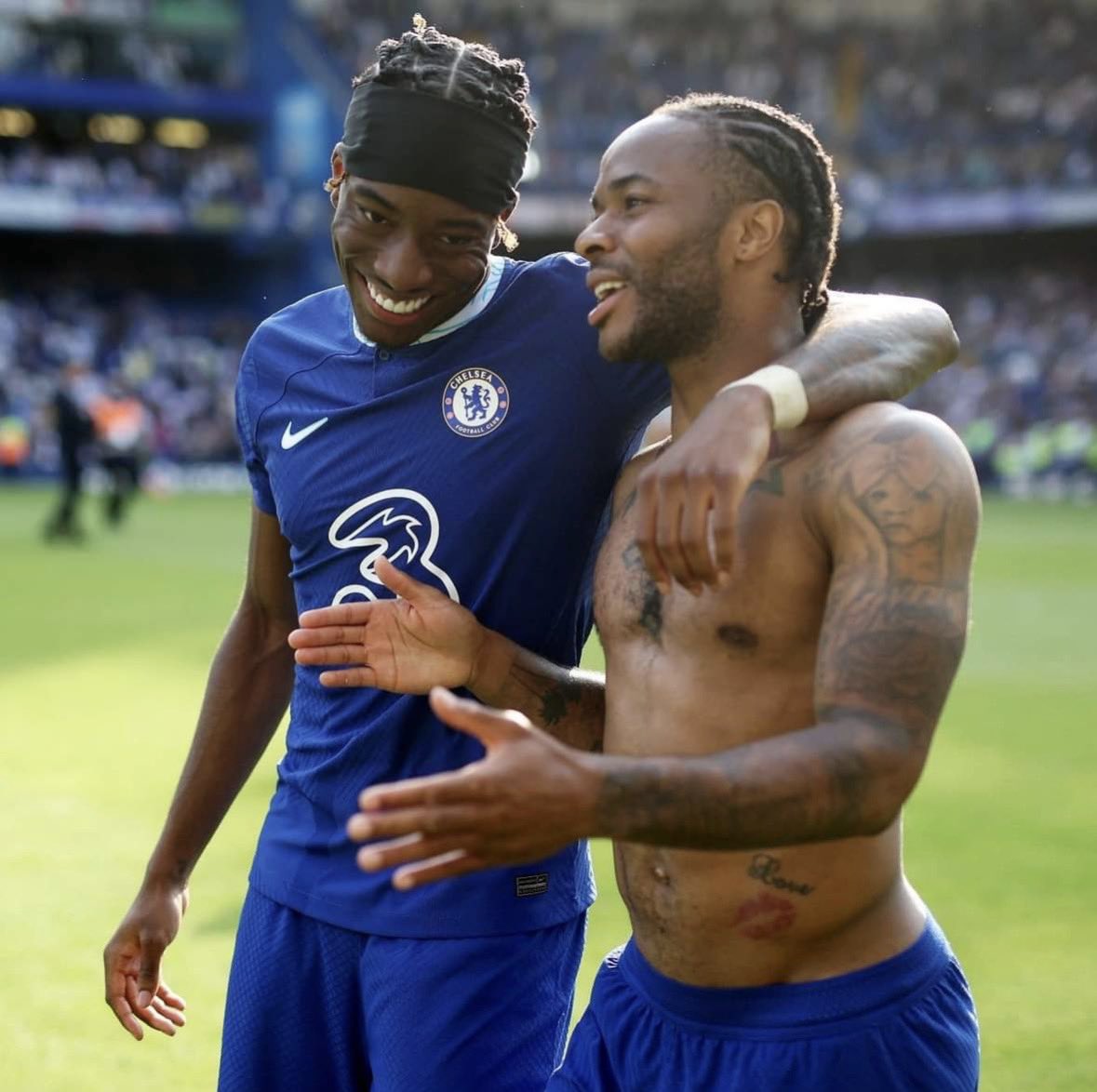 (Fan) Tife tweet media