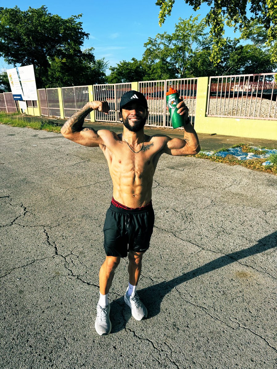 Oscalito6's tweet photo. God,goals&amp;Glory 🙏🏼🙏🏼⏳ 3.14 me back 🇵🇷 see yall en Cali https://t.co/JphYWa0fVD