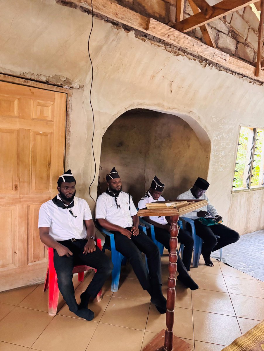 mkaghana's tweet image. On Feb 27, Nkawkaw Circuit hosted its Ijtema with the Eastern Regional Qaid. A powerful keynote on Unity, Obedience &amp;amp; Sacrifice set the tone for the 12 Khuddam &amp;amp; 18 Atfal in attendance. 🇬🇭✨
Identity defined. Brotherhood strengthened. ✊
#MKAGhana #EasternRegion #Ahmadiyya