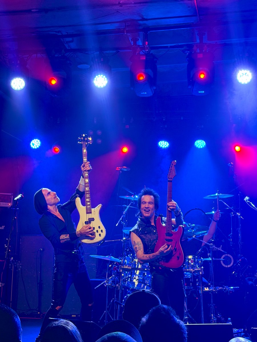 STEVEBROWNROCKS's tweet photo. Albany Rocked Last Night @trixterrocks 🤟🏼🎸⚡️🎤🥁 https://t.co/5w6YZa9FOl