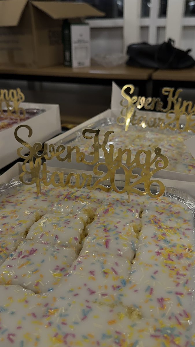 nikiscrafts's tweet photo. Made cake toppers. A welcome board and stickers for a community iftaar!! https://t.co/CmioN0giDu