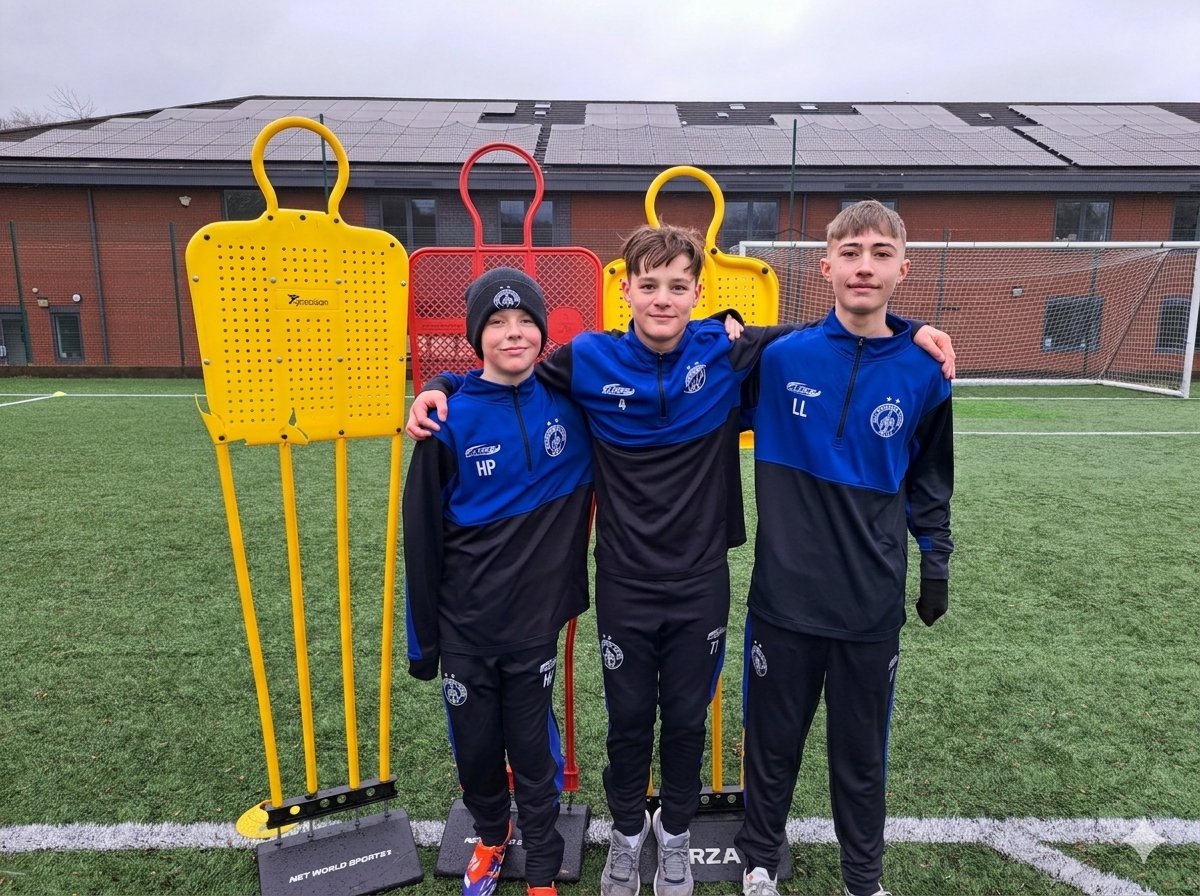 Halas Hawks tweet media