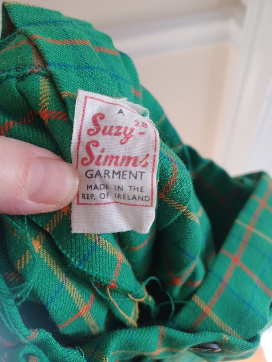 Look at this adorable wool skirt I found on ebay for my daughter. Perfect St. Patrick's Day outfit! ☘️