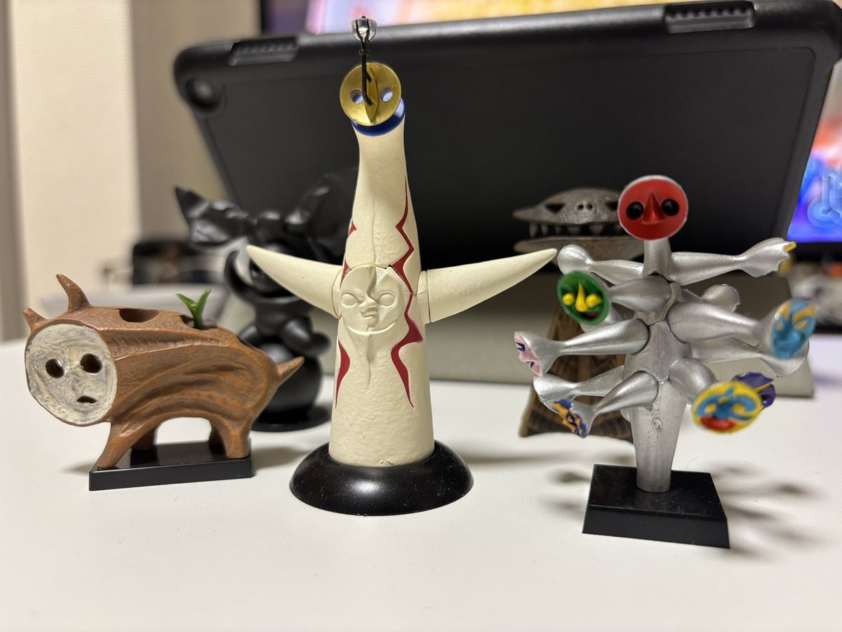 本物見た後だと海洋堂の岡本太郎のフィギュアがよく出来ているって