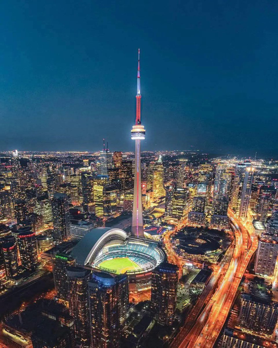CN Tower - Toronto, Canada 🇨🇦