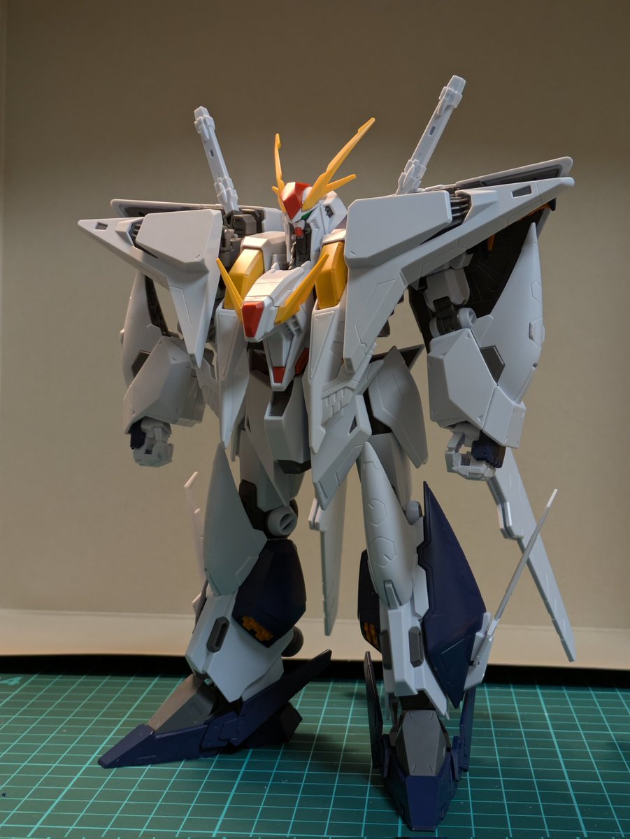 Ξガンダム仮組み完成。改造するとき分解が大変そうなキットであります