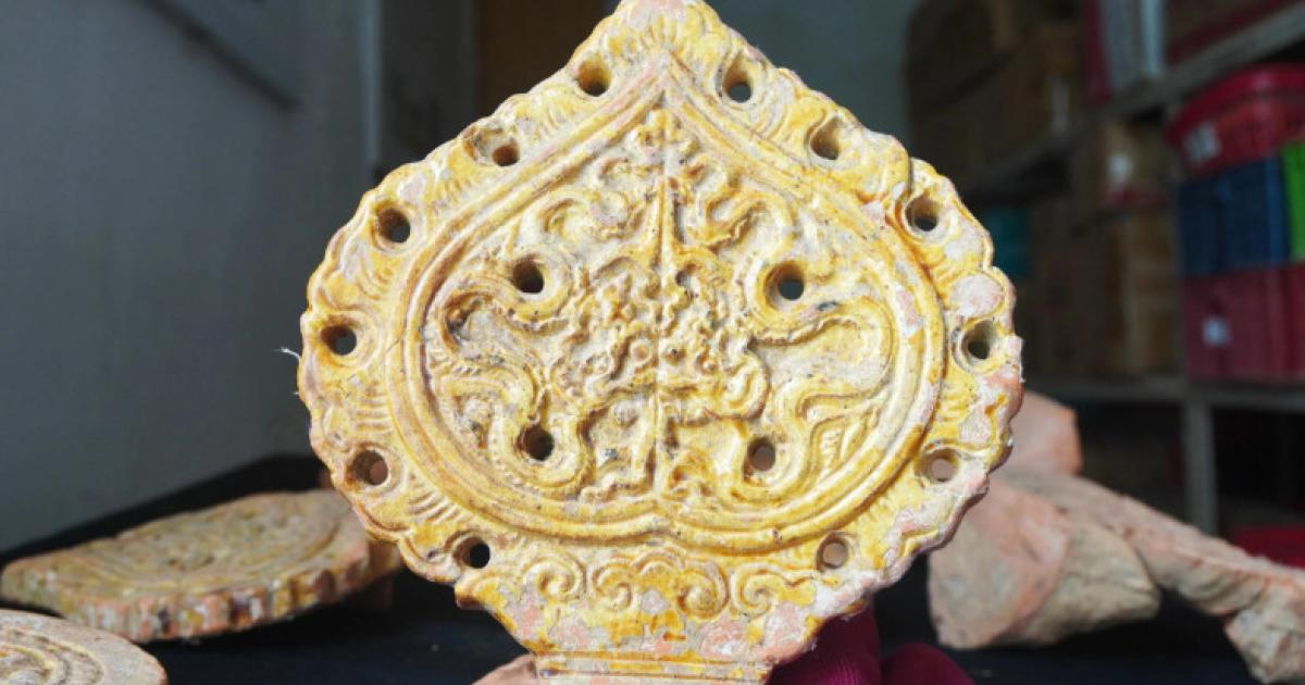 Gold enamel on CLAY? 😲 Ho Dynasty artisans were NEXT LEVEL! These elite symbols unlock a short but flashy 14th-century Vietnam reign.  #Archaeology #Vietnam  
ancient-origins.net/news-history-a…