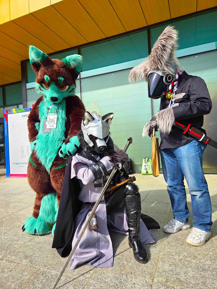 #FurryJoA2026 #fursuit 

이번 호위대상은 두명!

카이님과 타치온님 입니다!.