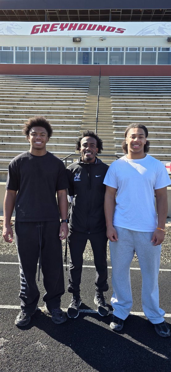 Robert Thompson tweet media