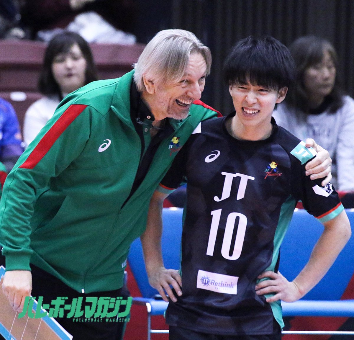 iPhone📱が勝手に送りつけてきたシリーズ
懐かしの #ヴコビッチ &amp; #井上航 さん #JT広島サンダーズ (当時)
#バレマガ #男子バレー 撮影者分かりましたら後ほど補足いたします #男子バレー #元祖気が付けばそこにいるリベロ #ハイキュー