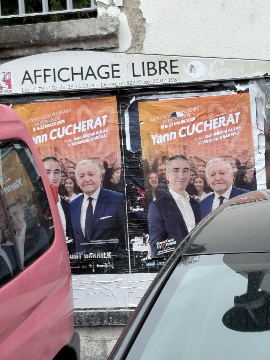 Et ça tracte, et ça colle et ça discute… Et tout ça dans la bonne humeur pour <a href="/Coeur_Lyonnais_/">Coeur Lyonnais</a> et <a href="/gcoeurlyonnais/">Grand coeur lyonnais</a> avec <a href="/Lailakha69009/">Laila KHALLOUK</a> ! Merci <a href="/JM_Aulas/">Jean-Michel AULAS</a> de tirer la société civile vers le haut pour le meilleur de la municipalité lyonnaise ! L’engagement pour le meilleur !