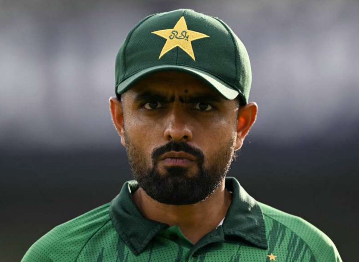 cricket_ness's tweet photo. Heartbreak for Sri Lanka 💔
King Babar Azam dropped 

#T20WorldCup https://t.co/2zhUo9QtGH