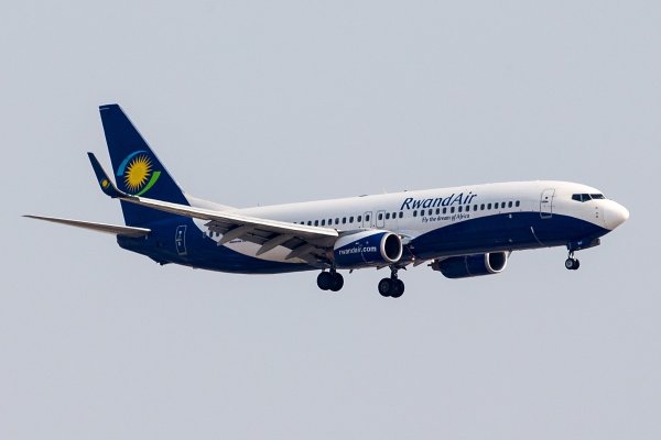 RwandAir yatangaje ko yasubitse ingendo WB300/WB303 na WB304/WB305 zijya n’iziva i Doha na Dubai kubera umutekano muke uri muri ako karere
Yabitangaje nyuma y’amasaha make Israel na Amerika bigabye igitero gikomeye kuru Iran.
#SalusAmakuru