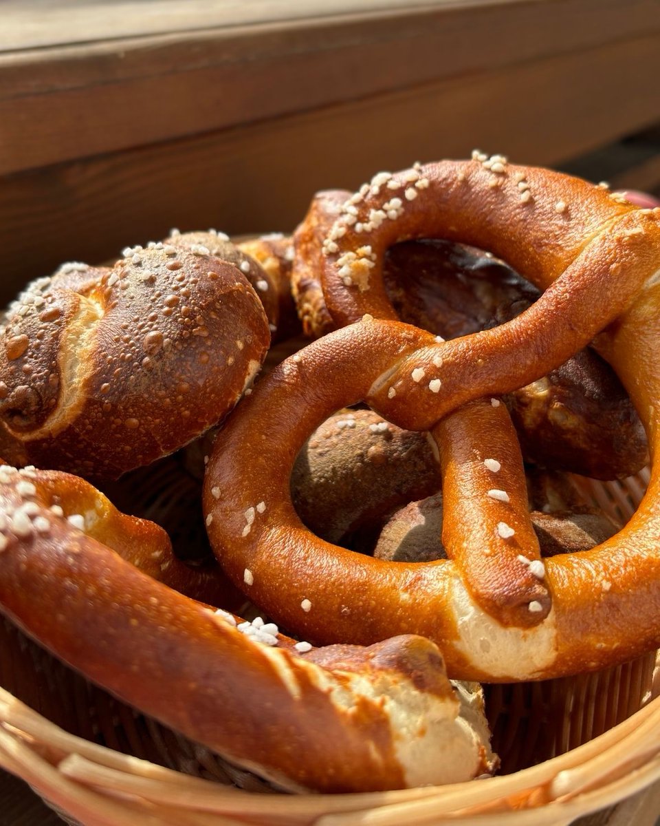 Breadtopia tweet media
