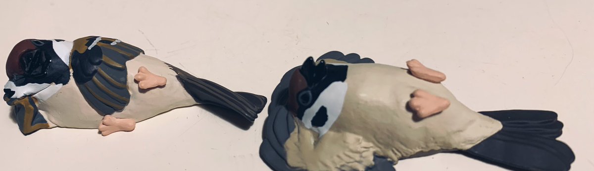 ガチャガチャ戦利品、だらけてる鳥