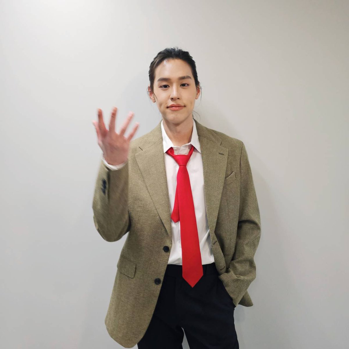 ลุคคุณบิวกิ้นวันนี้ พอจะมัดใจใครได้บ้างงับ ✨🐥

#CPXBILLKINFEELQUENCYCONCERT