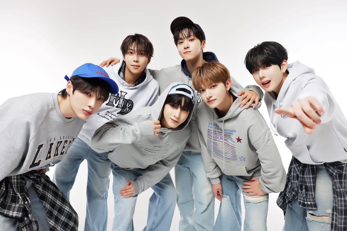 BAE173_official's tweet photo. [📸]

약속해 변하지 않을게💙

#BAE173 #비에이이173