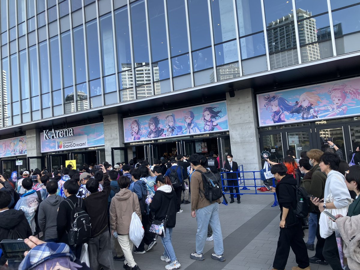 バンドリ10周年ライブお疲れ様でしたー‼️

心に沁みるライブでした😊
明日はマイムジ対バン
2日間バンドリ浴びっぱなしは最高過ぎる😆

#バンドリ１０周年ライブ 
#バンドリ