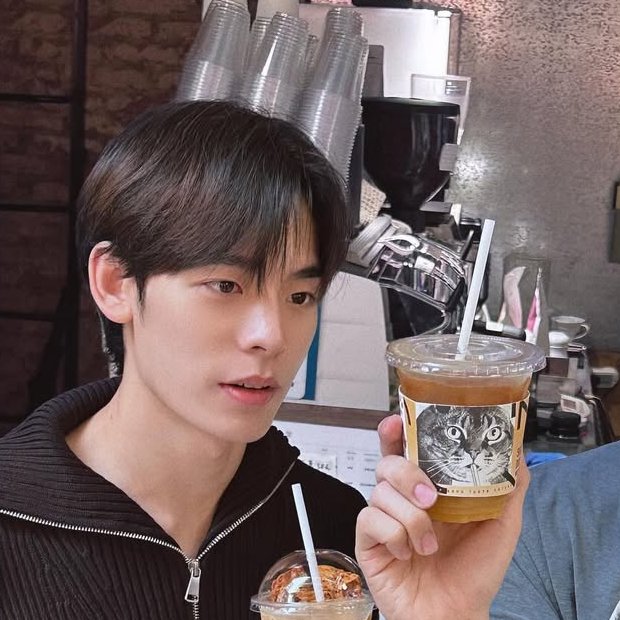 เออ เหมือนจริงตี๋ ป๋อเหมือนลายตรงแก้วมาก 555555555555555555555555555555555555555