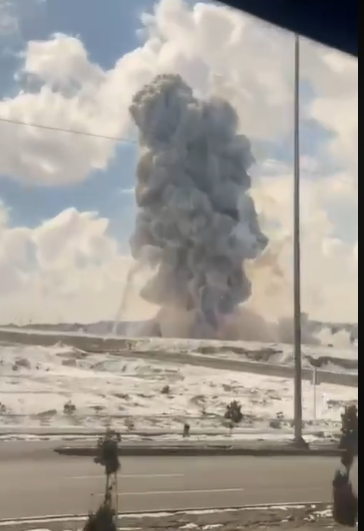 Eng_china5's tweet photo. Some observations on the first day of the new war with Iran:

1️⃣ So far, there are no reports of Israeli special forces operating.
2️⃣ Apparently, there has been very limited success against Iranian missile launchers.
3️⃣ The launches are truly massive, but Israel is not reporting their number.
4️⃣ Regional air defenses were overwhelmed by Iranian missiles in many places.
5️⃣ Long-range Iranian drones have barely been used so far.
6️⃣ The Houthis and Hezbollah have remained silent for now.
7️⃣ Iran’s chain of command has not been disrupted.”