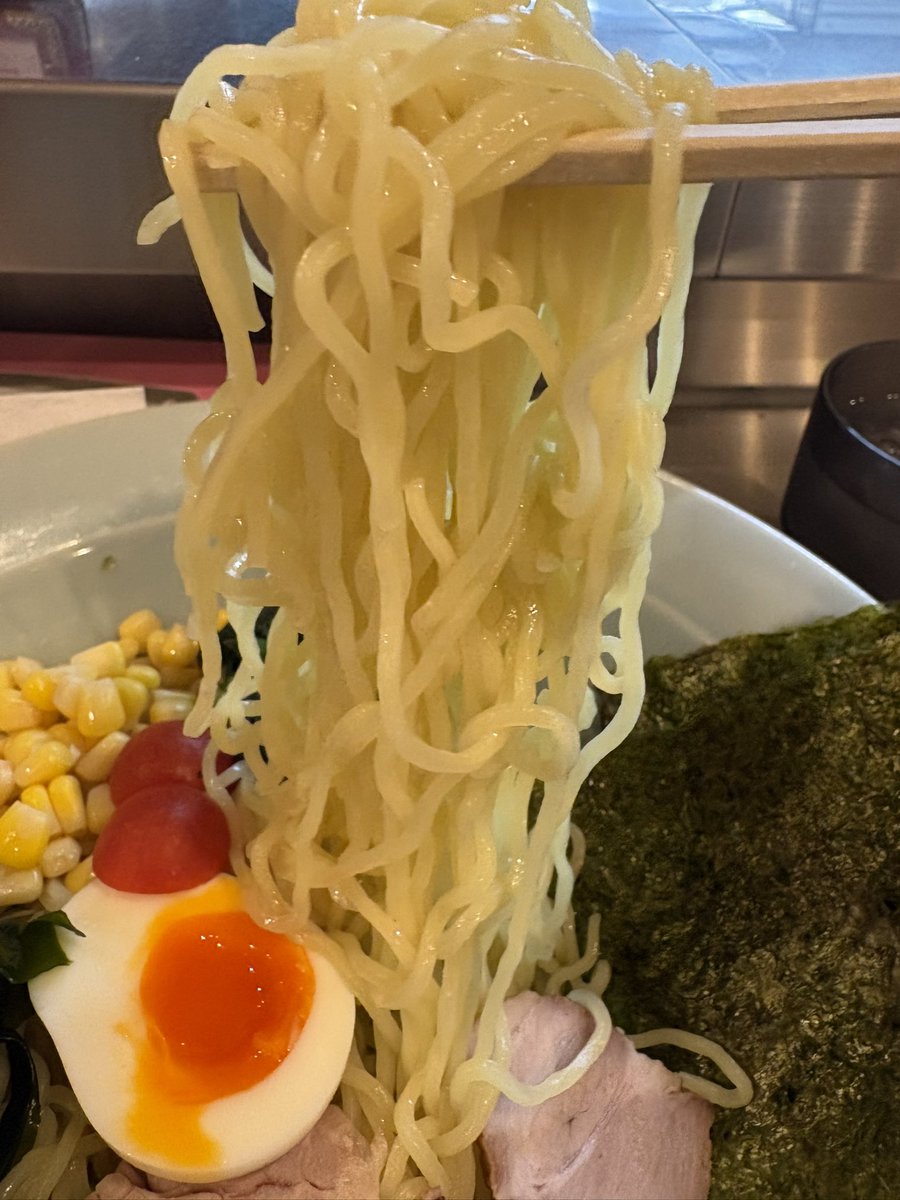 UMB102def's tweet photo. 牛久 / ラーメンショップ椿 牛久店
 🔸七味お酢つけめん 中盛   ¥1140

今年48杯メ〜ん？お約束の柏DU、BO経由で早めの帰茨。🅿️空き有り待ち無し確認では食うしかない🎶😁

ずぅ〜っと何時か食べようと思っていた此方のお薦めのコレ🍜を啜る押忍‼️👊

流石に過去最強のカラダヨロコブスッパ麺のお酢番長スープ？🤣

あさひや細麺は中盛でも難なく平らげ✨オヤツ感覚やね✨😅